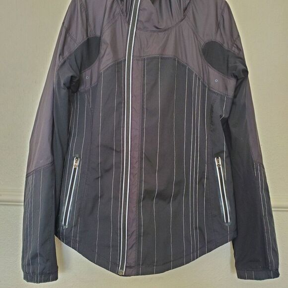 Lululemon Women's Run: Get Up And Glow Jacket Reflective 360 Black Sz 6 Full Zip - Picture 3 of 16